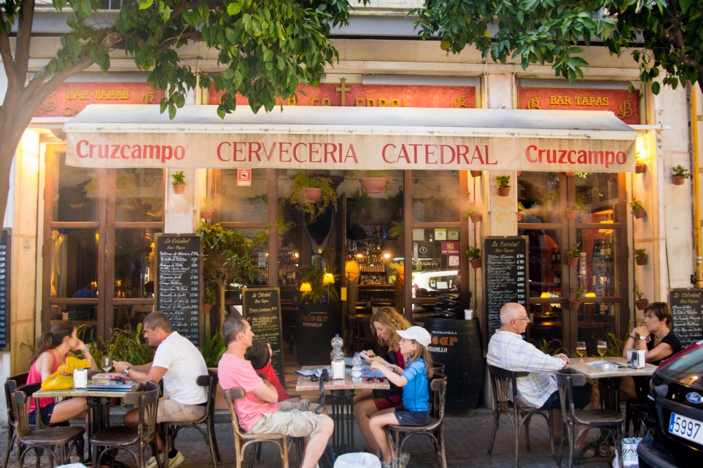 Bar La Catedral, a top tapas restaurant in Barcelona, Spain, known for its exquisite selection of tapas dishes and cozy atmosphere.