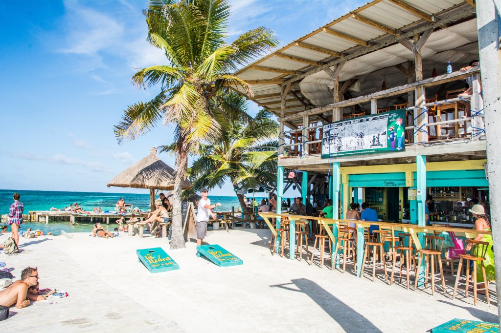 Ideal Hangout for Dining and Relaxation - Unmissable Destination for Food Enthusiasts