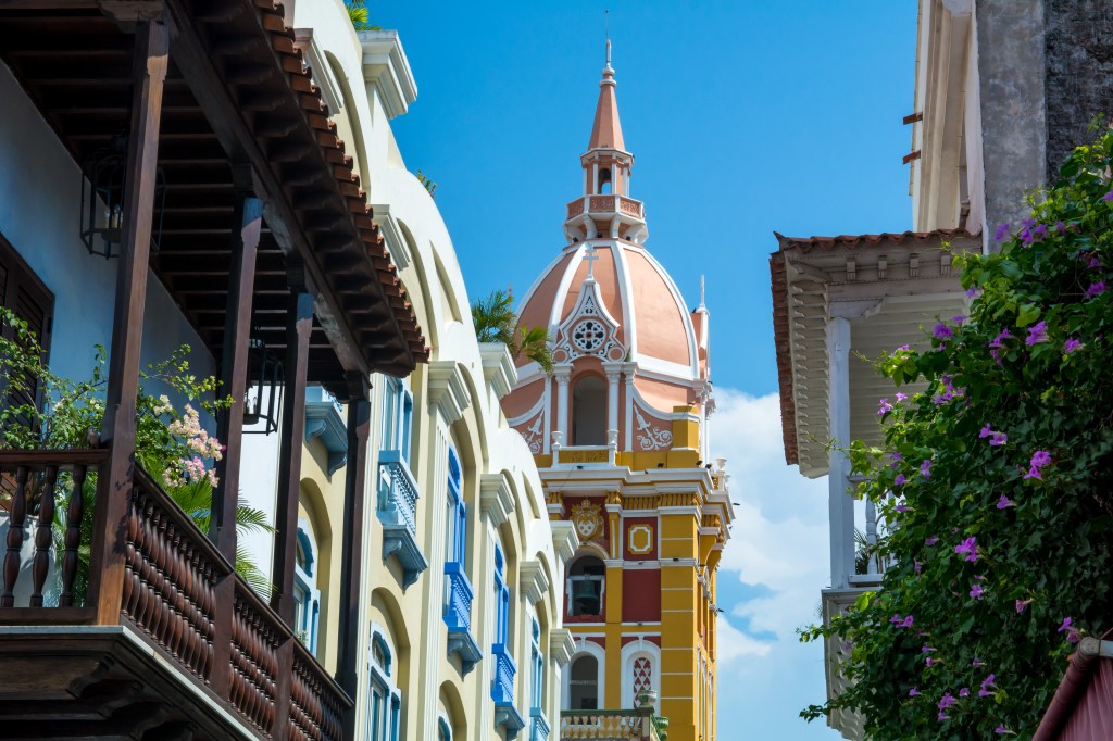 Cartagena Old Town Walking Tour: Explore the charm of the historic old town with these informative and entertaining tours. Uncover local secrets and interesting facts about the city while visiting its most iconic sights. A must-do for any traveler.