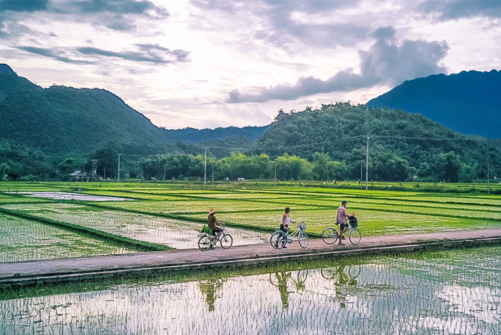 Brett and I biking through Mai Chau, discovering picturesque landscapes and immersing in authentic local life.