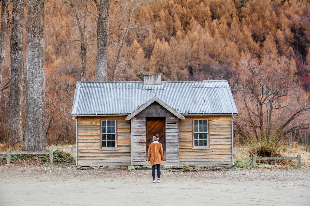 Iconic house in Arrowtown's Historical Chinese village, a 2-minute walk from the main street. Capture the essence of this popular landmark, blending history and charm. Explore Arrowtown's rich heritage!