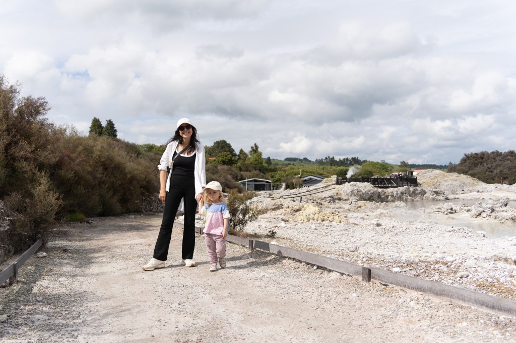 Scenic geothermal walk through steaming landscapes and bubbling mud pools at Hell’s Gate Geothermal Park in Rotorua, New Zealand — unique geothermal experience for nature and adventure lovers.