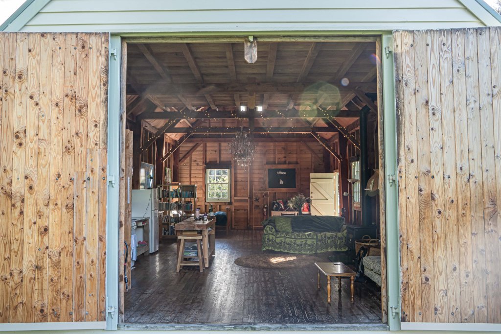 Barnie Seaside Glamping, enjoying the coastal surroundings in New Zealand.